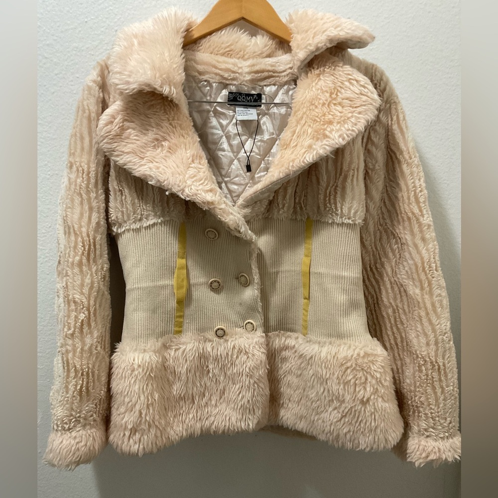 QQMY women’s Y2K 2000s Cream Fur coat size 3XL